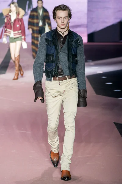 Look 43